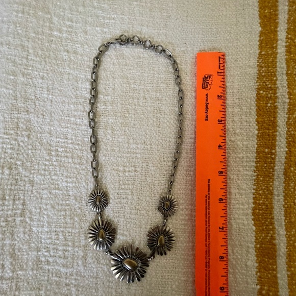 Lucky brand silver/gold necklace - Picture 3 of 8